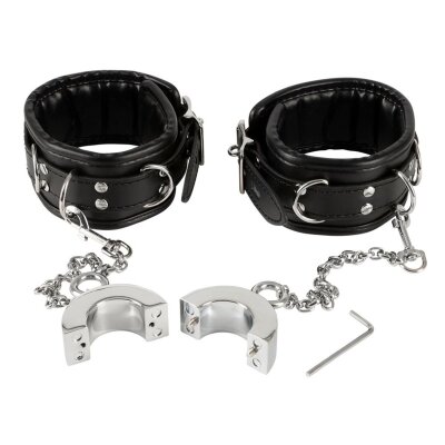 Hand Cuffs & Cock Ring   Fesseln mit Cockring schwarz